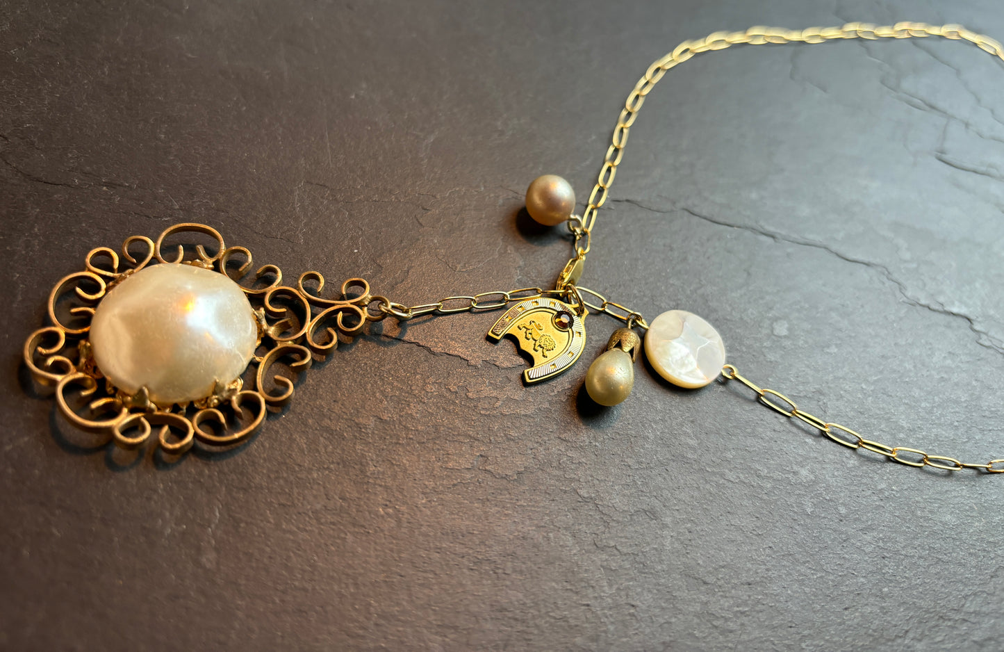 LION . Collier lasso perles - blissparis