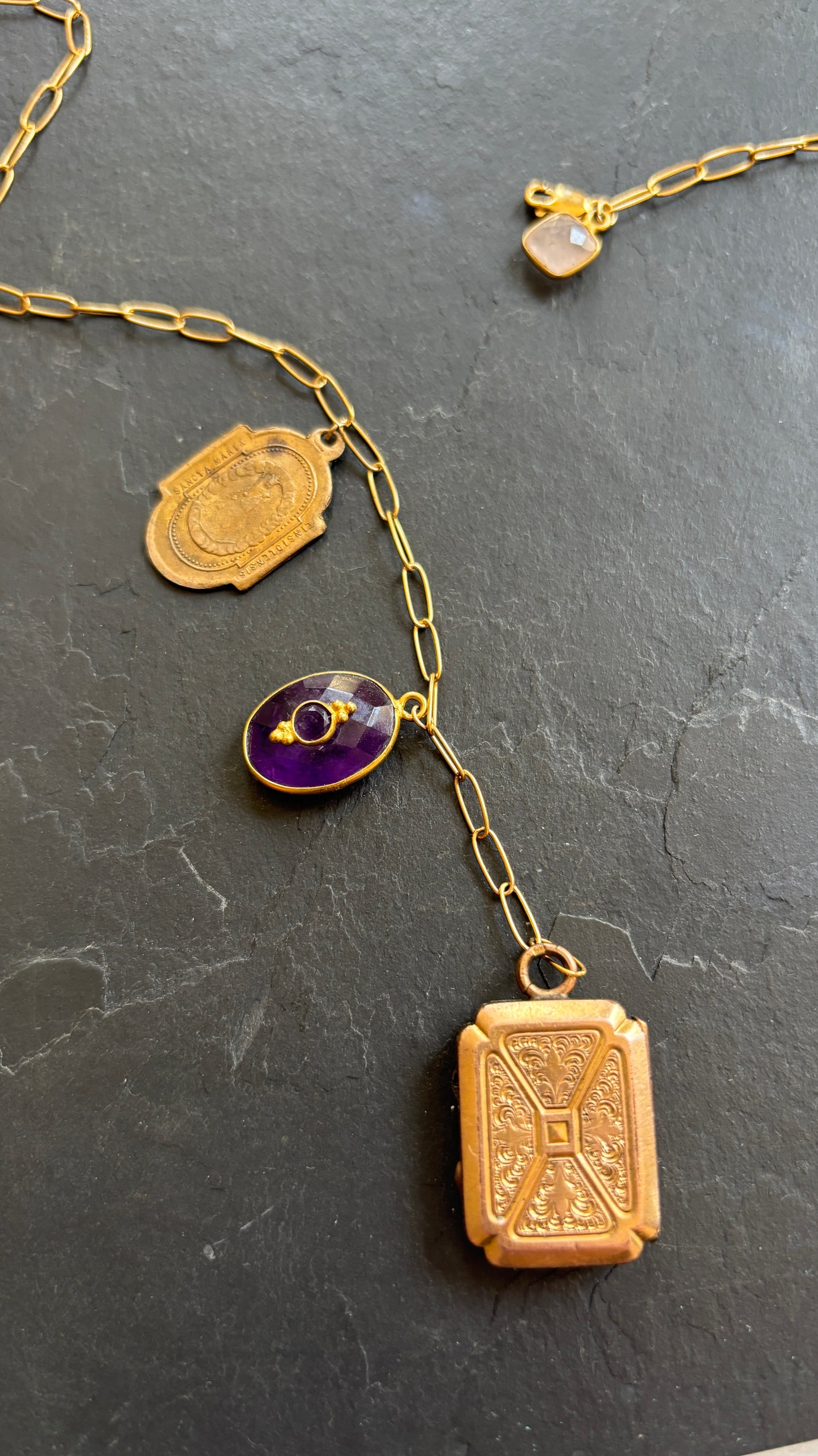 Collier lasso , Améthyste et médaillon à secret ancien - blissparis