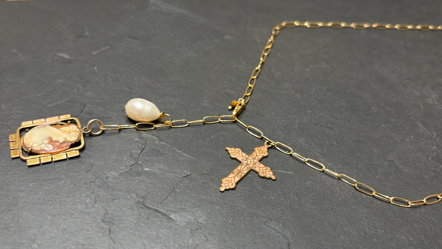 Collier lasso, Camée et croix émaillée