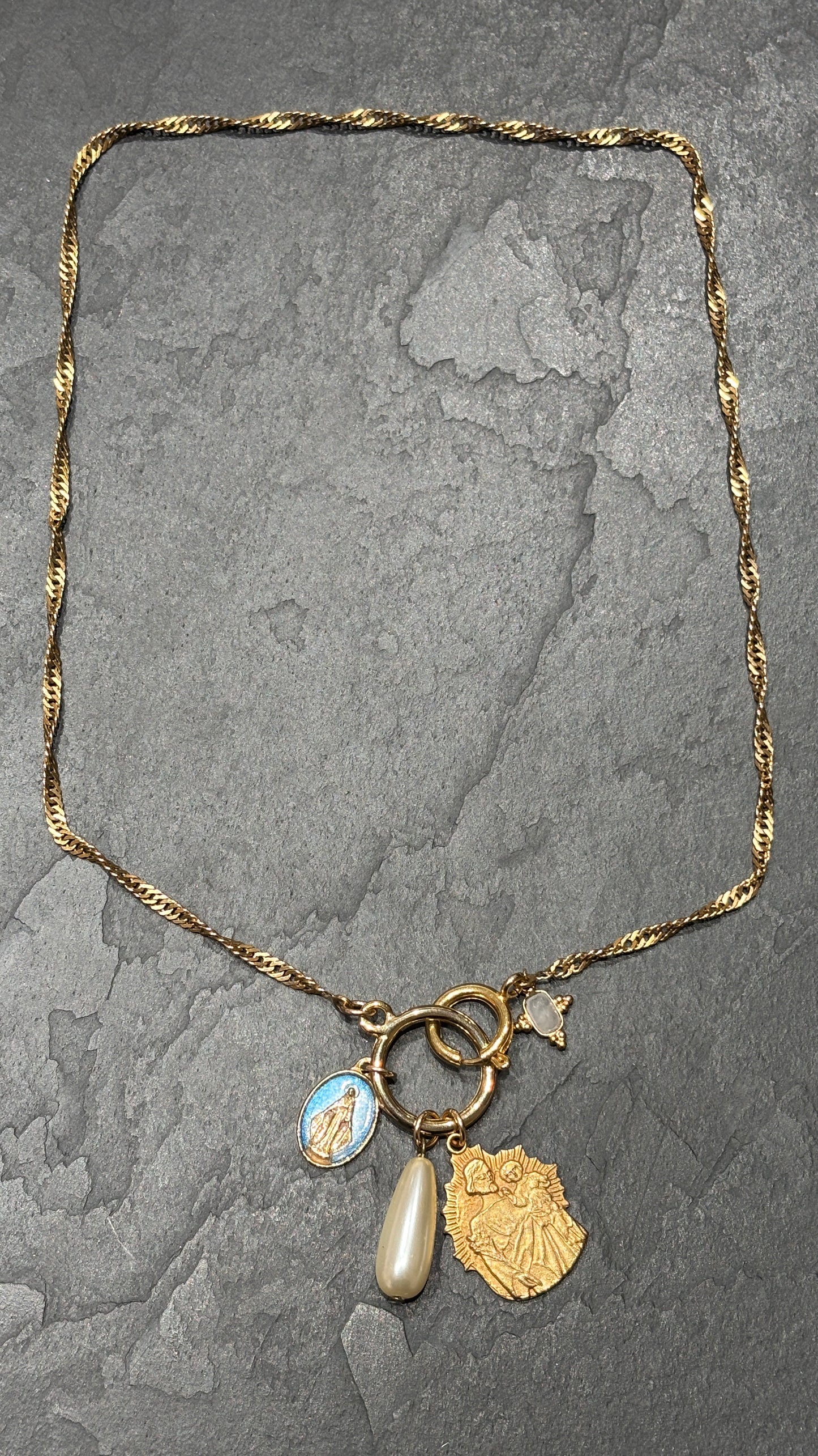 Collier chaîne ancienne, médaille de Jesus, médaille miraculeuse et perle