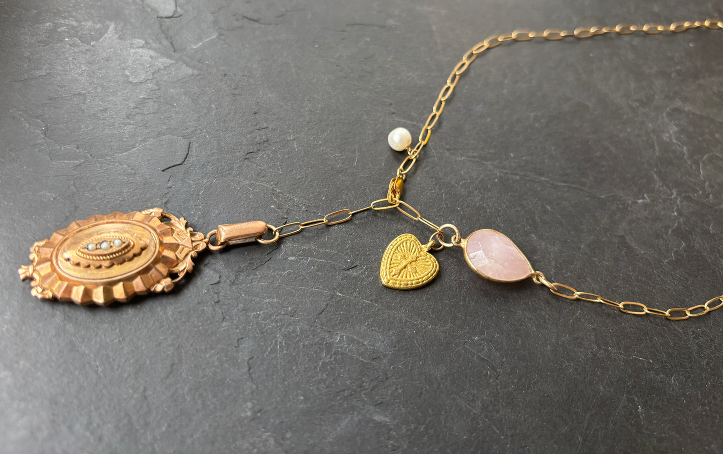 Collier lasso pendentif à secret et quartz rose - blissparis
