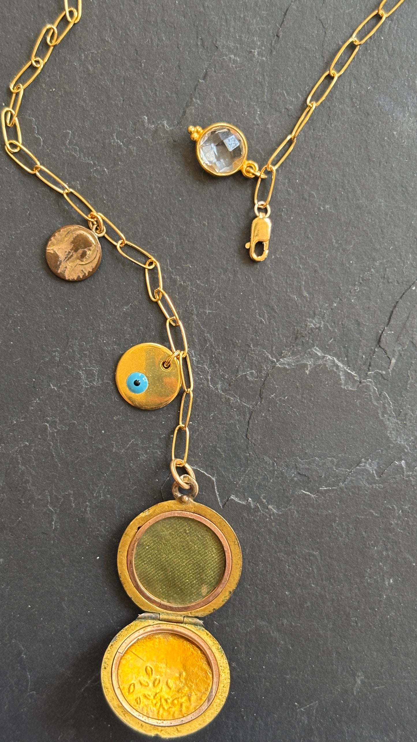 Collier lasso, cristal de roche et médaillon à secret ancien - blissparis