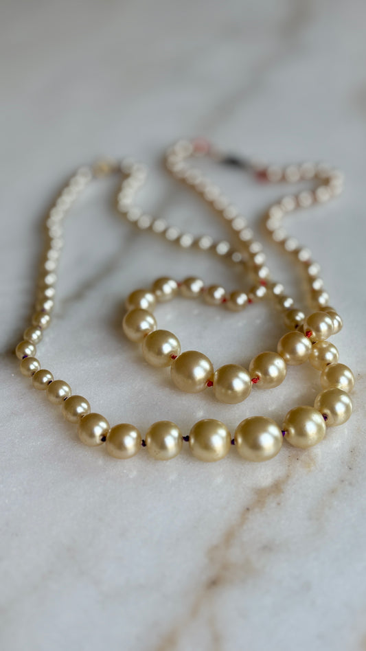 Collier de perles noué sur fil violet - blissparis