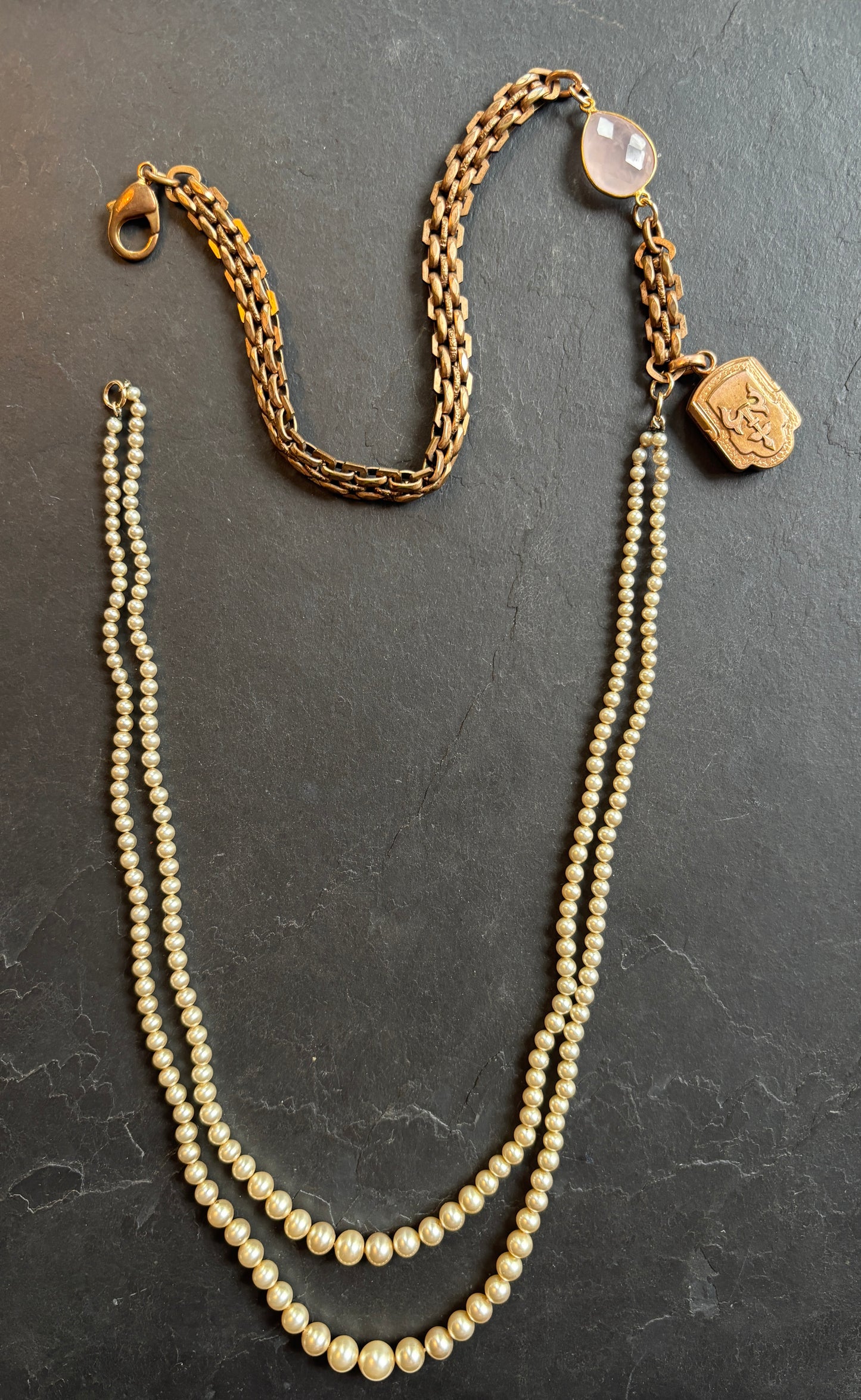 Sautoir de perles, quartz rose et chaîne de montre - blissparis