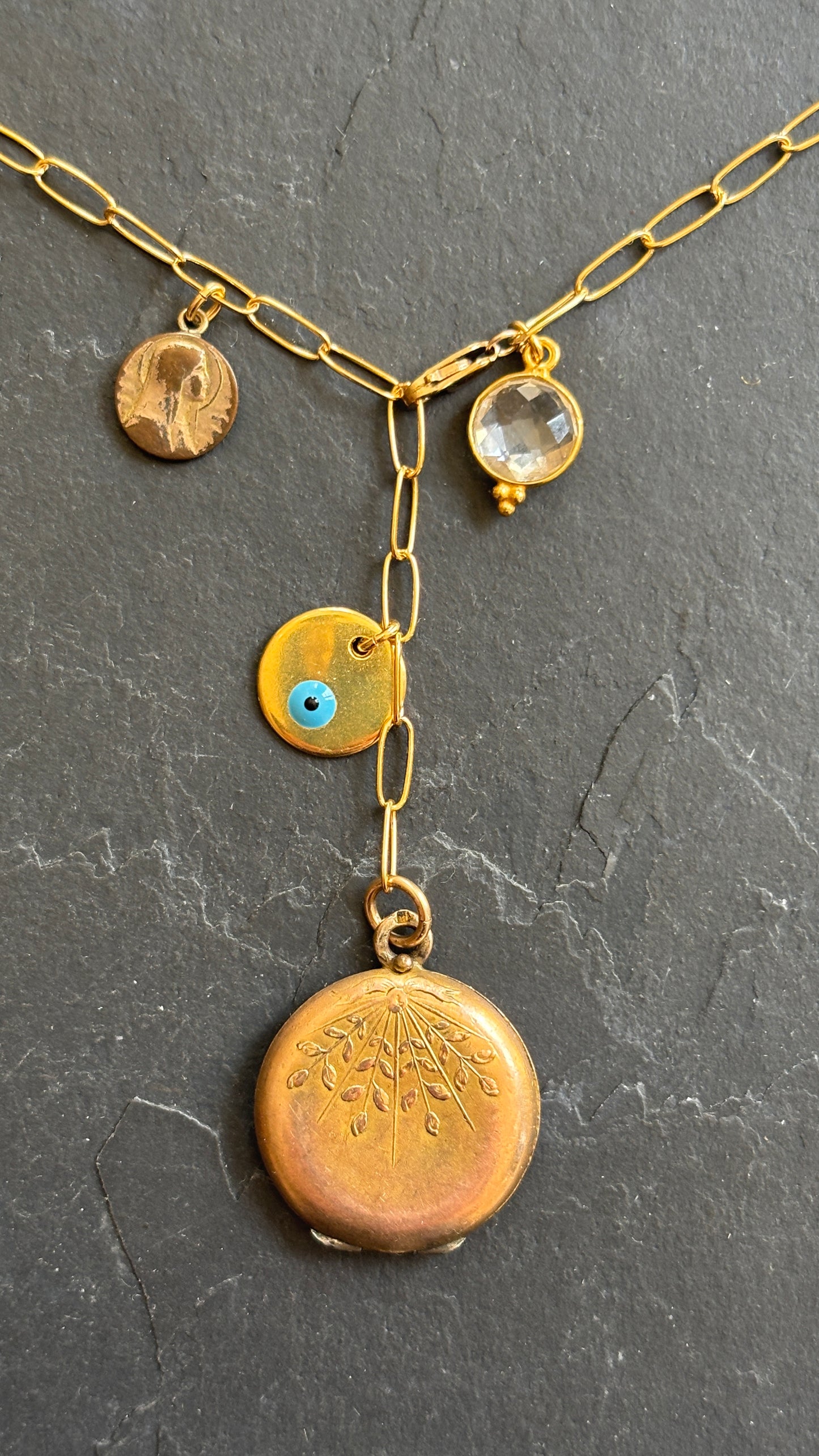 Collier lasso, cristal de roche et médaillon à secret ancien - blissparis