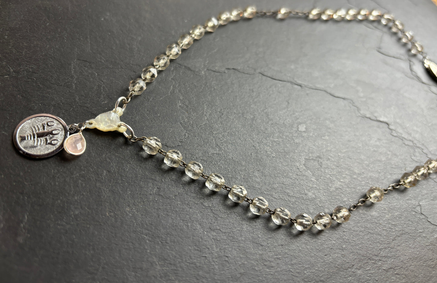 SCORPION . Collier chapelet , nacre et quartz rose - blissparis