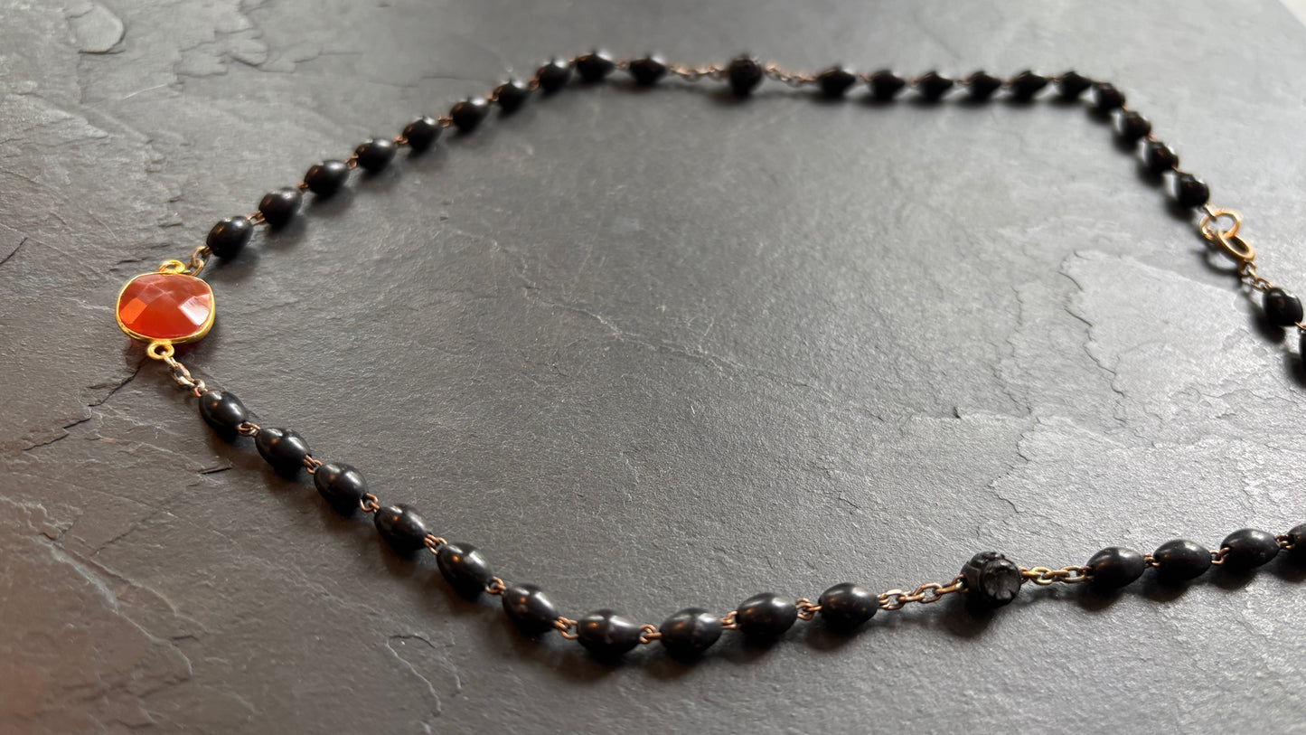 Collier chapelet noir et cornaline - blissparis
