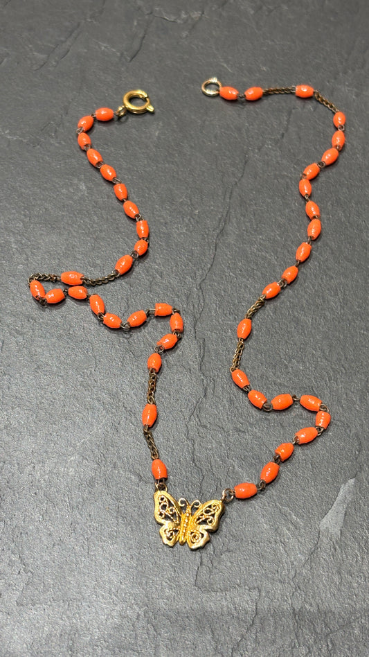 Collier chapelet orange et papillon en filigrane