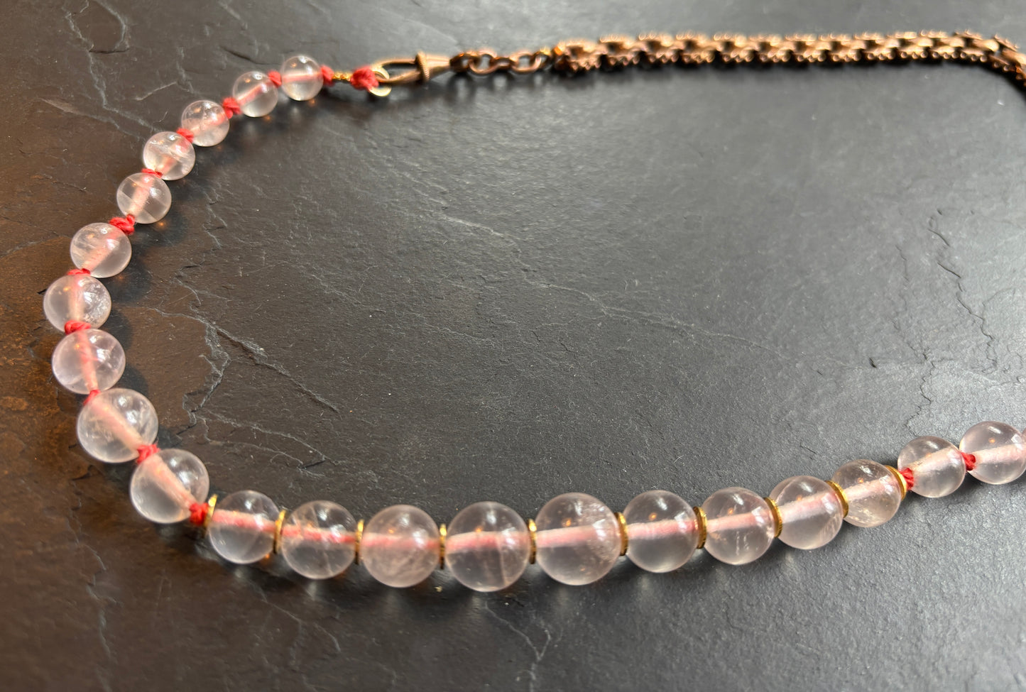 Collier perles de verre rosées et chaîne de montre - blissparis