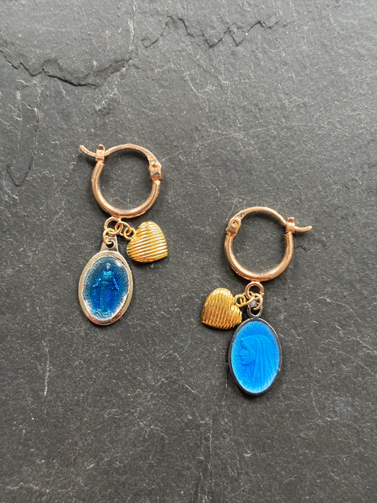 Mini créoles en goldfilled, cœur et médailles