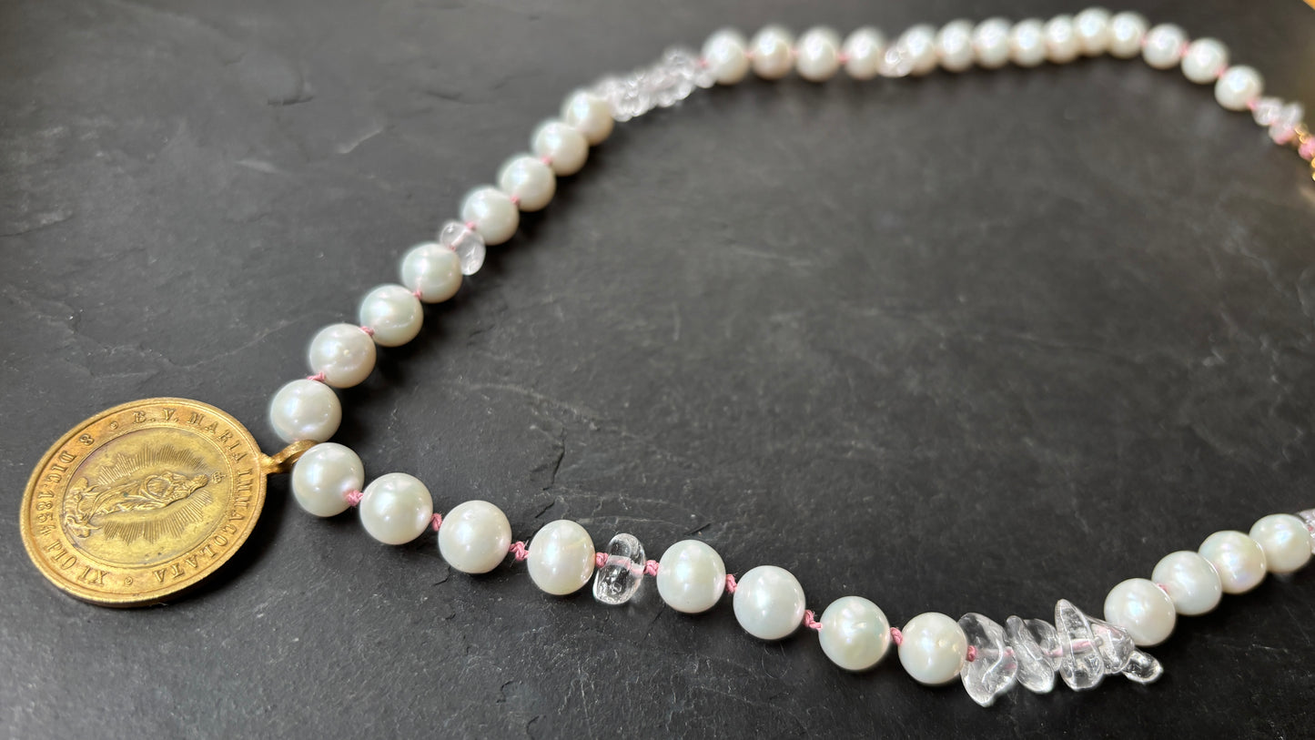 Collier de perles et cristal de roche noués, vierge ancienne - blissparis