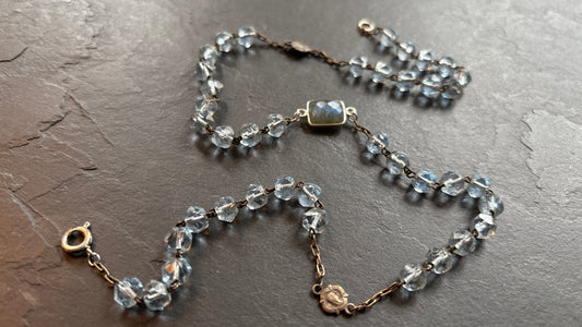 Collier chapelet en perles de verre et labradorite - blissparis