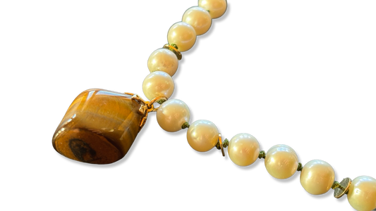 Collier de perles sur fil vert et Oeil de tigre