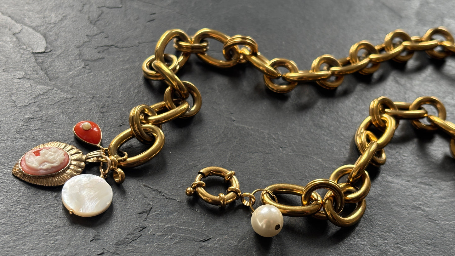 Collier grosse maille, nacre et camée