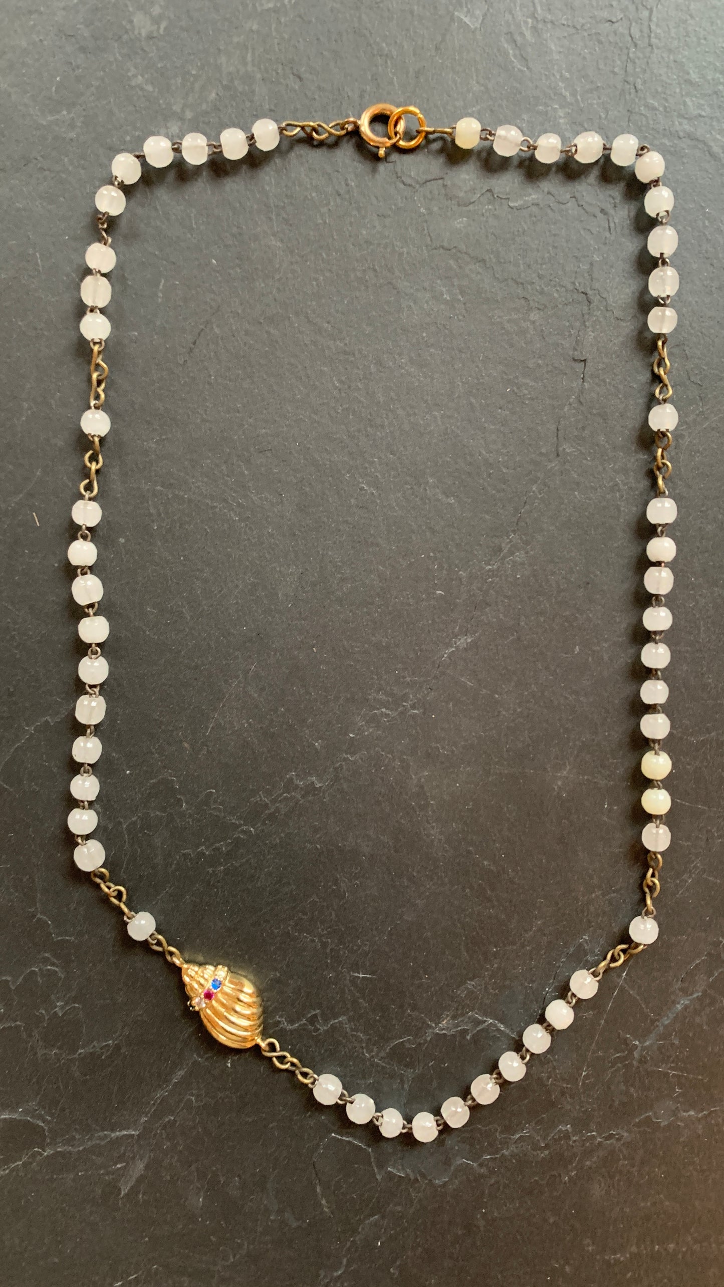 Collier chapelet blanc et coquillage - blissparis