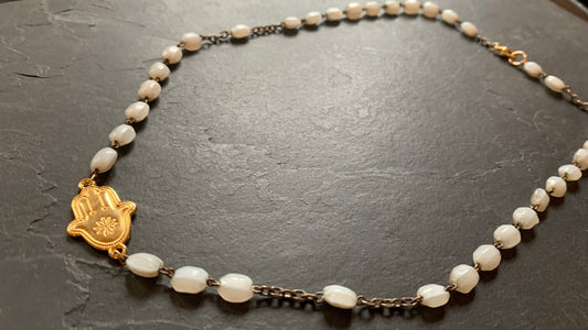 Collier chapelet blanc et Khamsa - blissparis