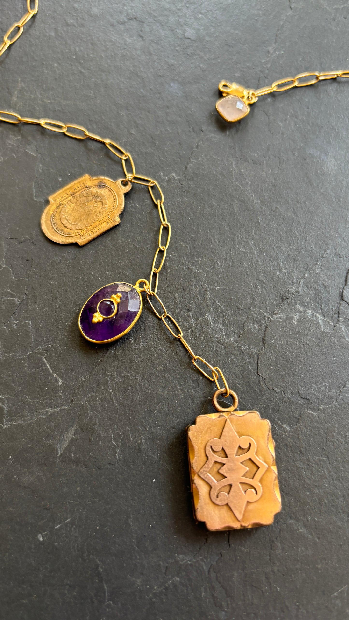 Collier lasso , Améthyste et médaillon à secret ancien - blissparis