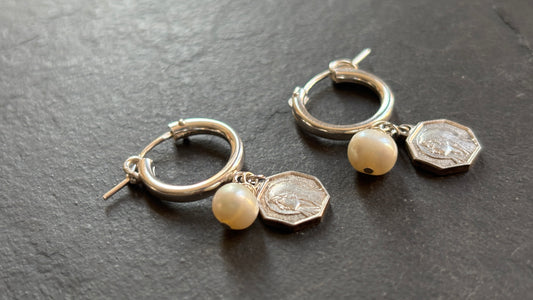 Mini créoles argent , perles et médailles - blissparis