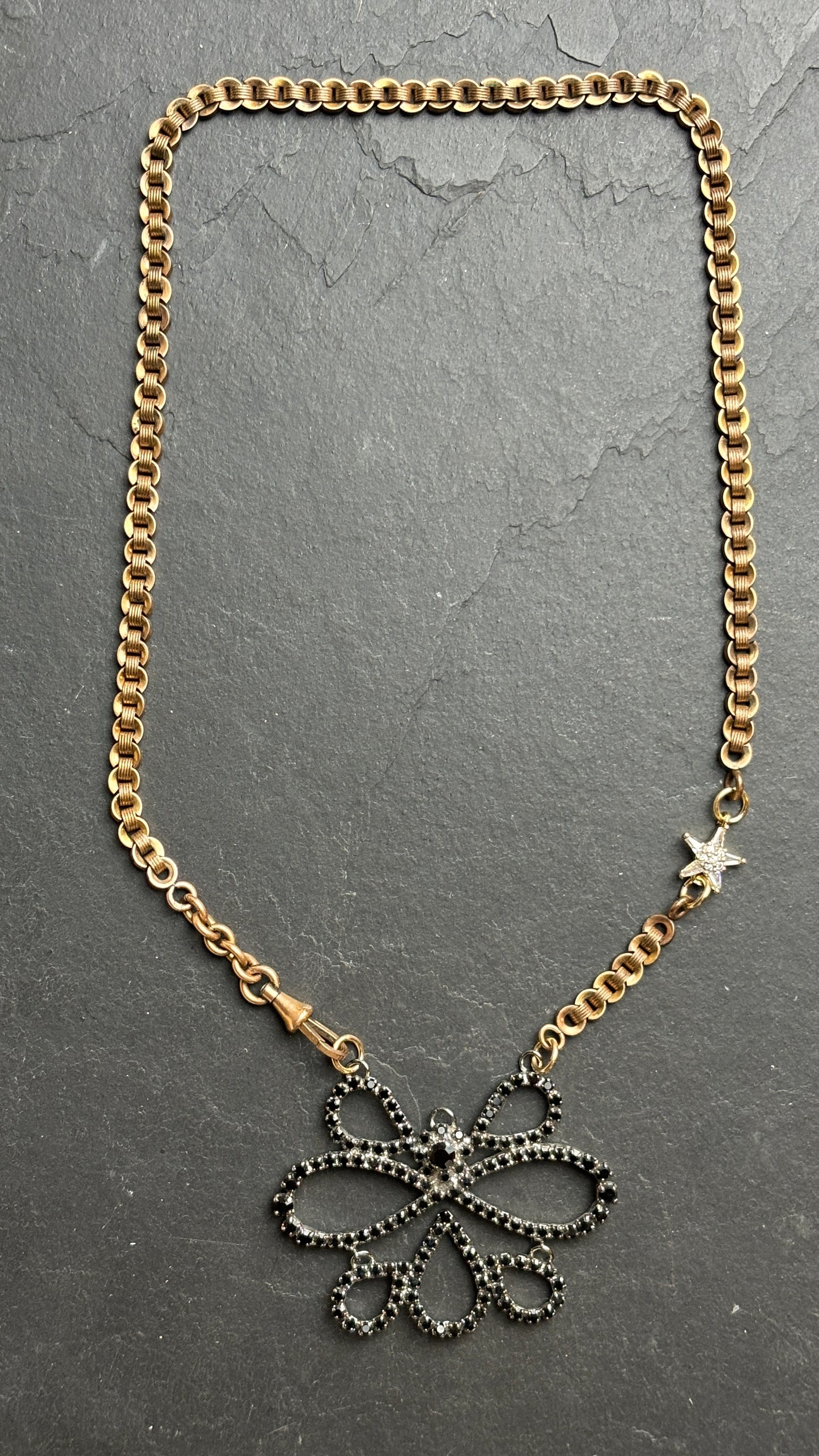 Collier chaîne de montre et noeud en strass noir - blissparis