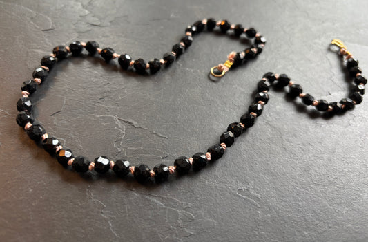 Collier en perles de jais - blissparis