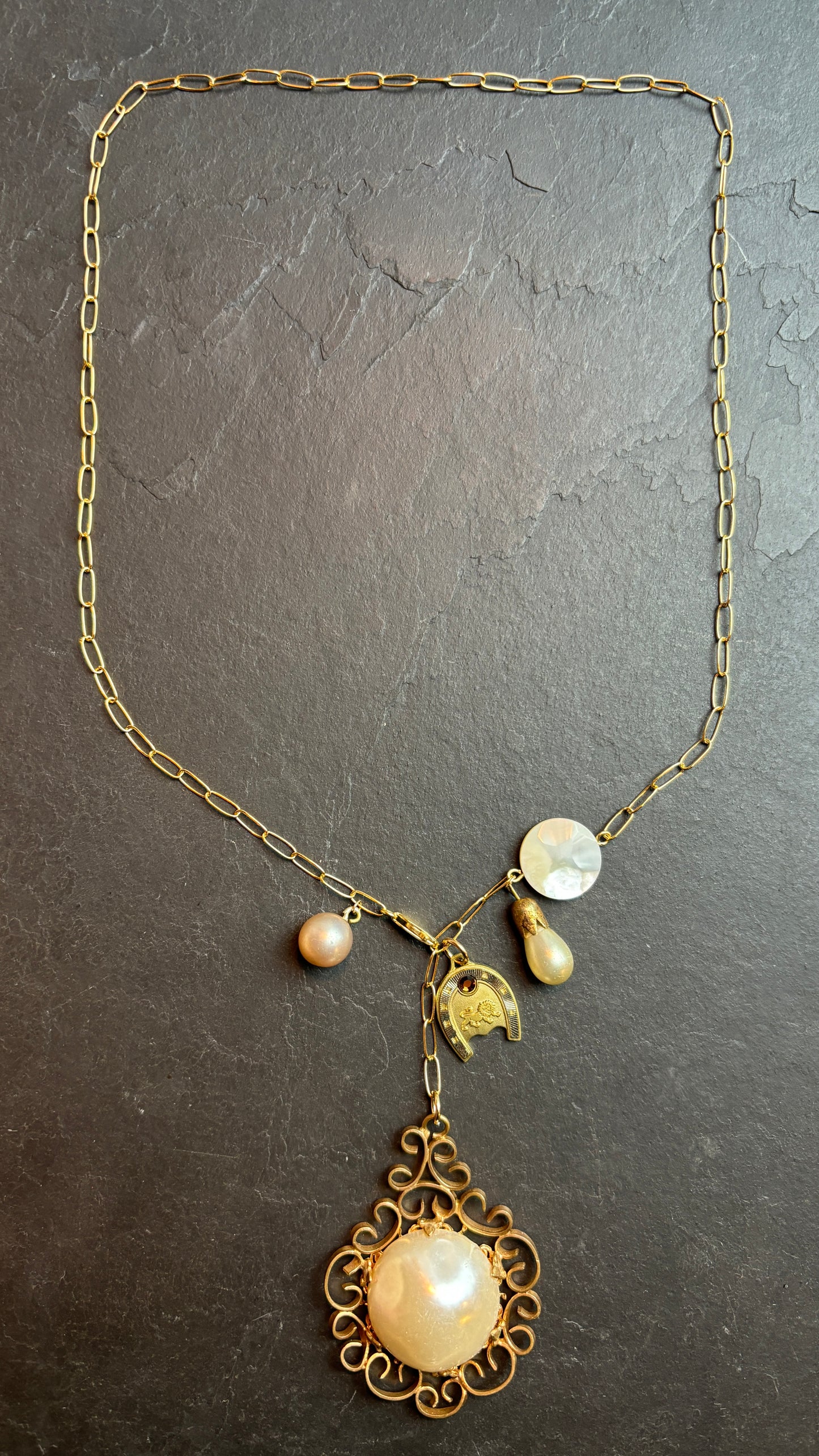 LION . Collier lasso perles - blissparis
