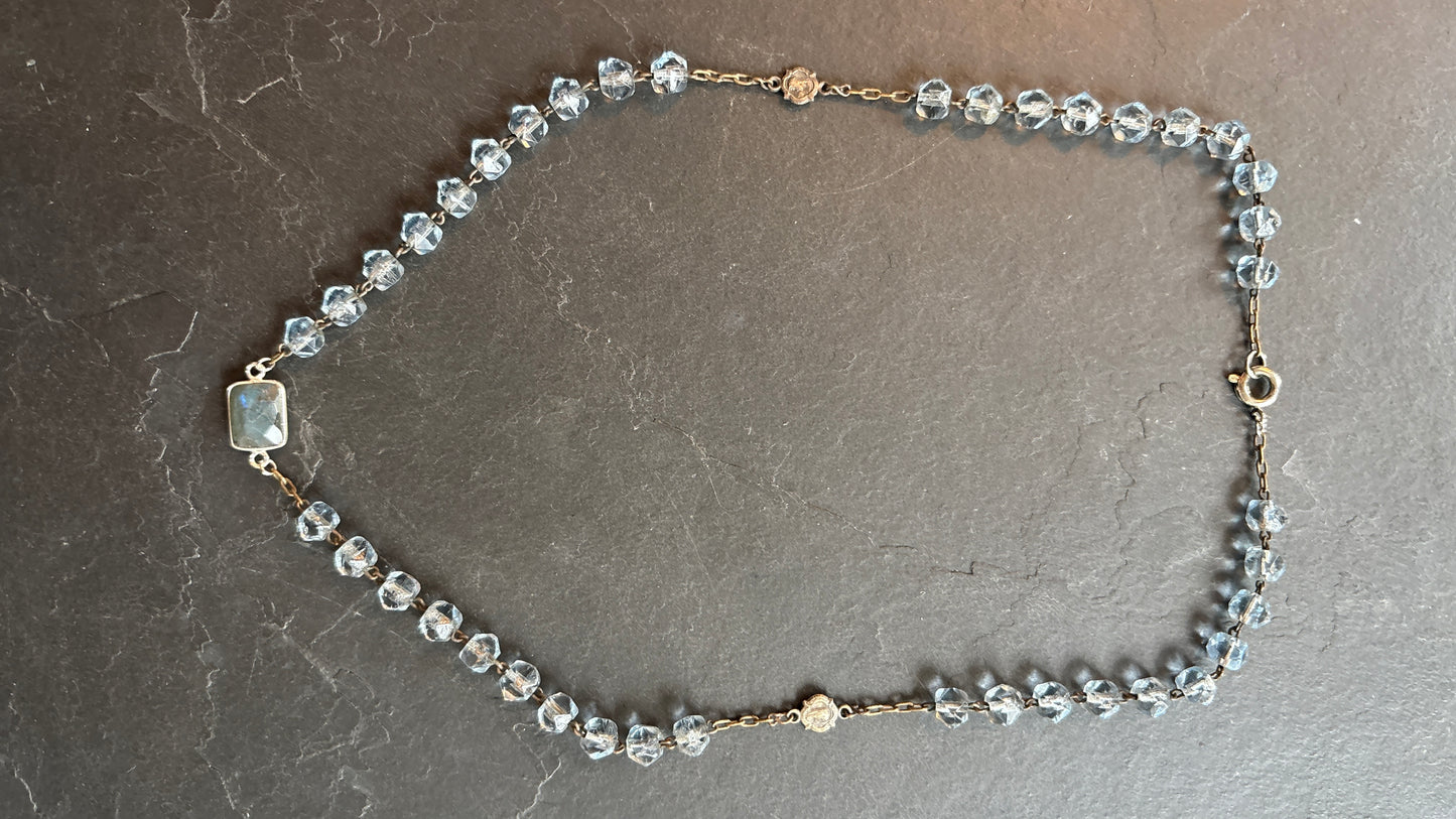 Collier chapelet en perles de verre et labradorite - blissparis