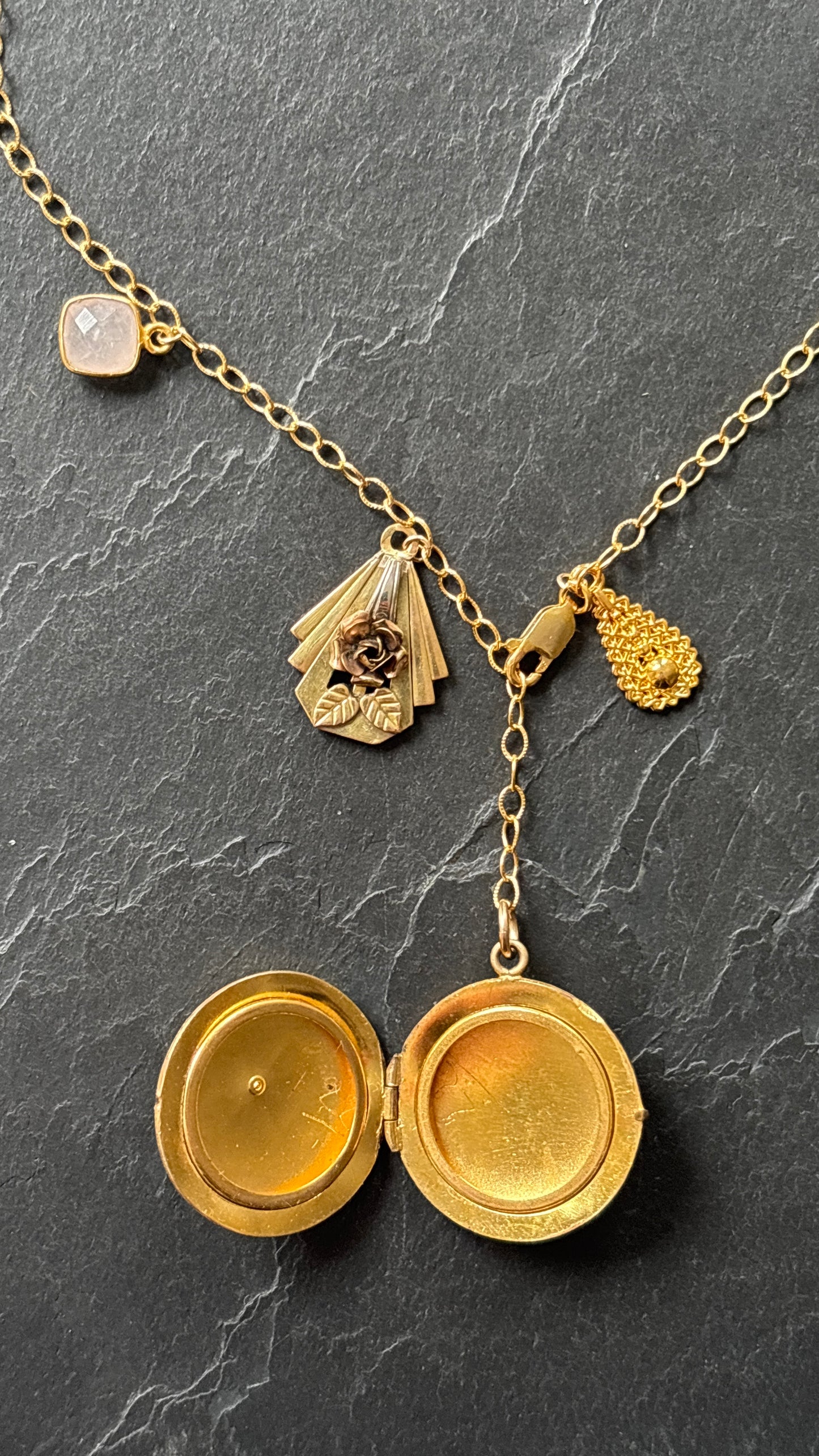 Collier lasso, médaillon a secret et pendentif Art Deco