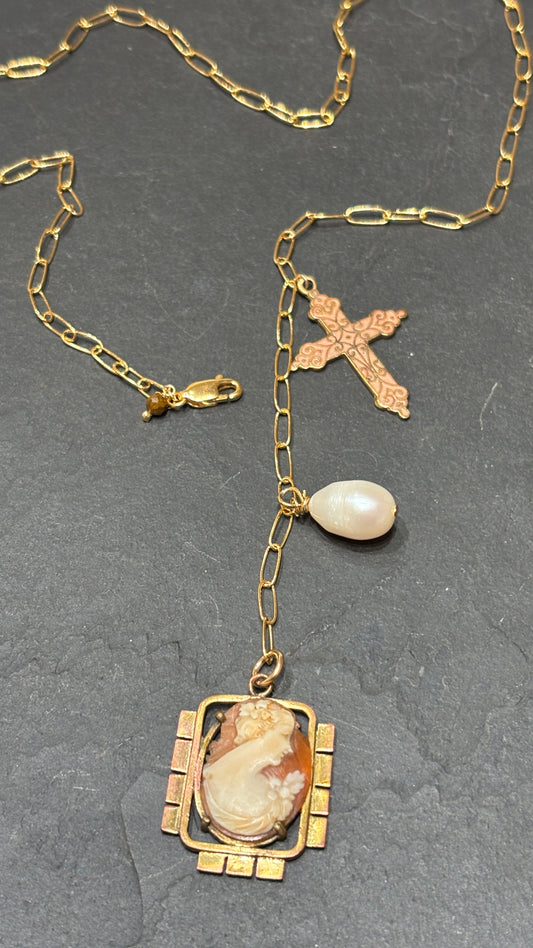 Collier lasso, Camée et croix émaillée