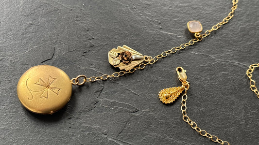 Collier lasso, médaillon a secret et pendentif Art Deco