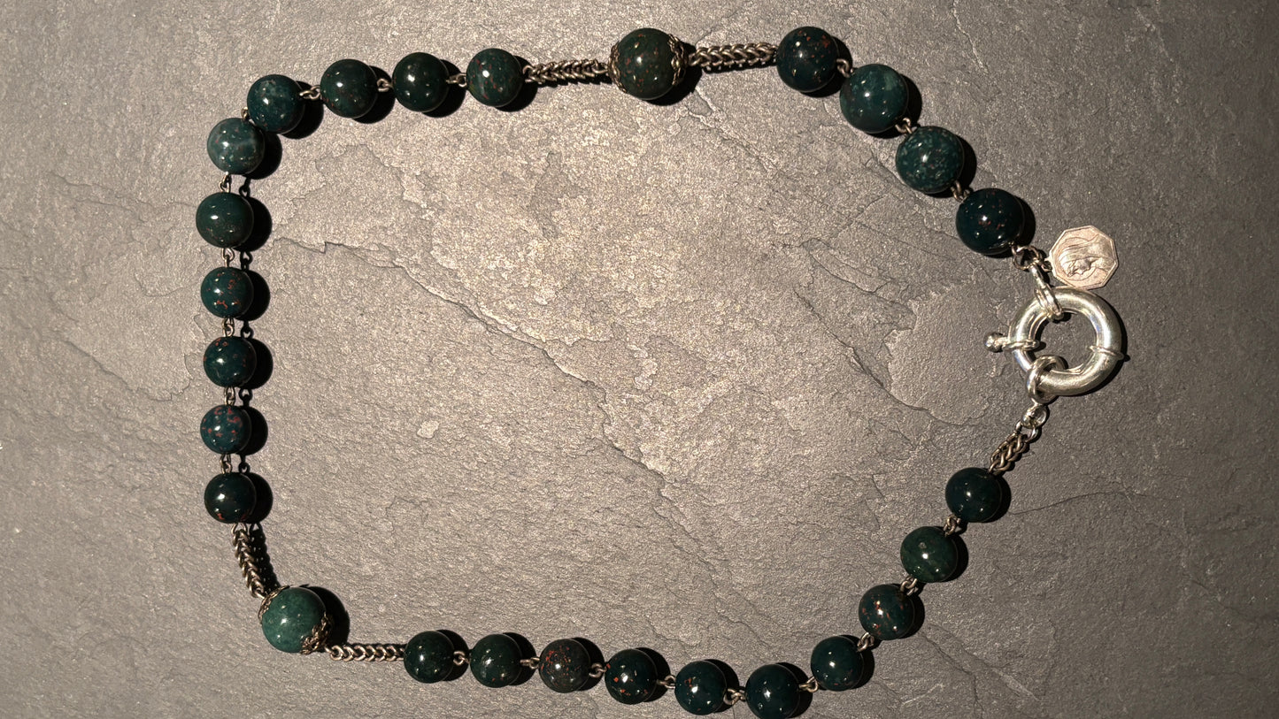 Collier chapelet en Calcédoine et Vierge au Voile - blissparis