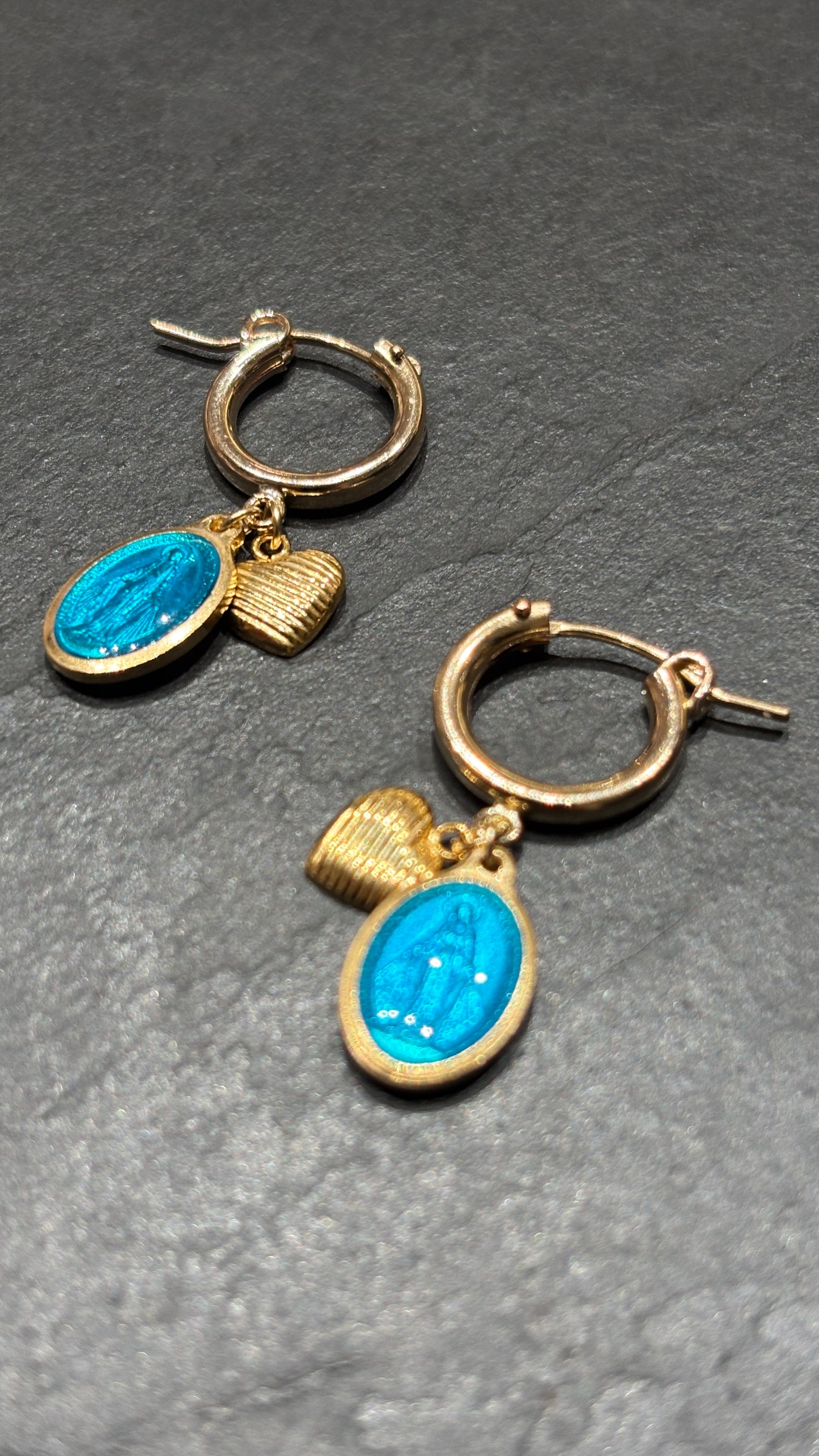 Mini créoles Médaille miraculeuse émaillée et cœur