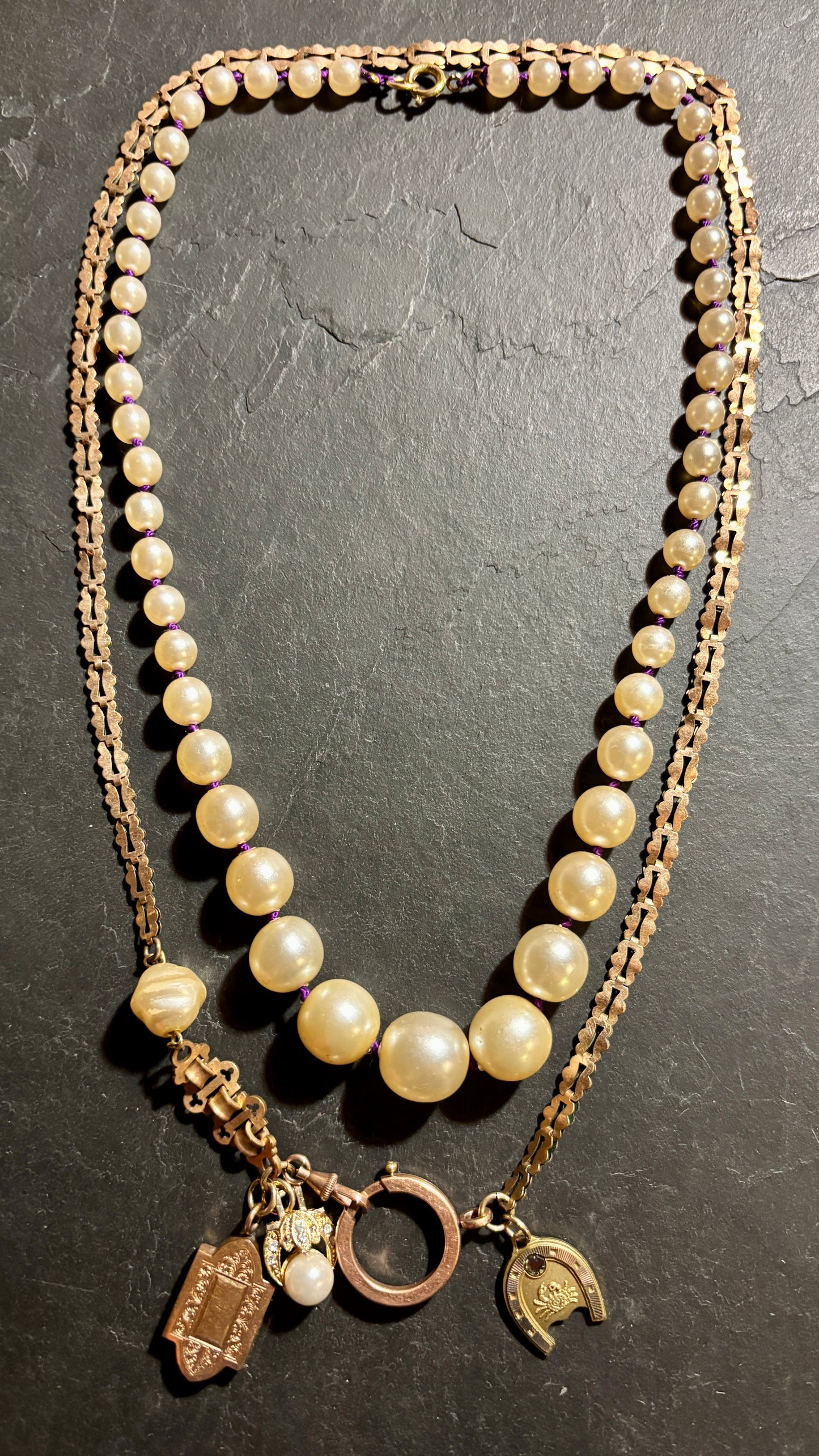 Collier de perles noué sur fil violet - blissparis