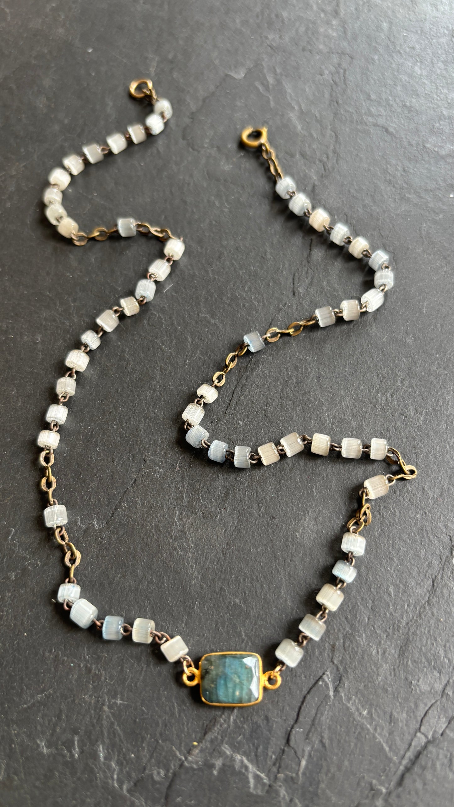 Collier chapelet pâte de verre et labradorite - blissparis