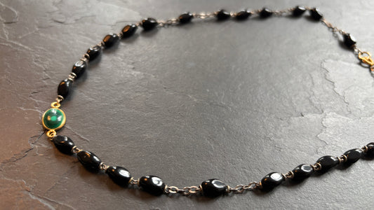 Collier chapelet noir et malachite - blissparis