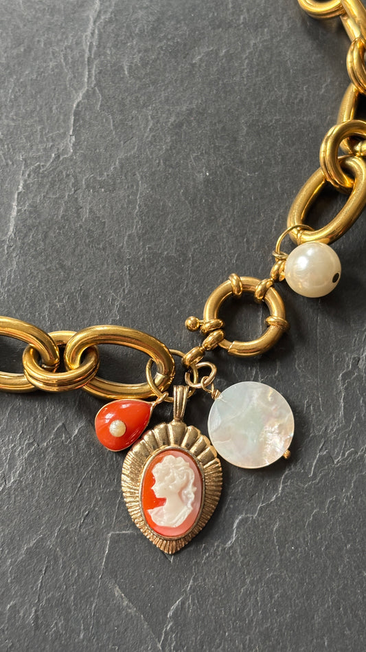 Collier grosse maille, nacre et camée