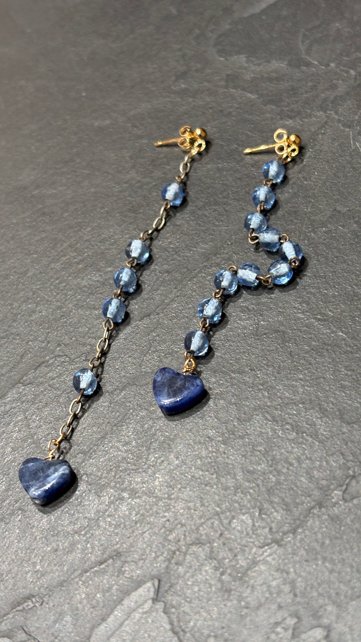 Pendants en chapelet de verre et cœurs en agate