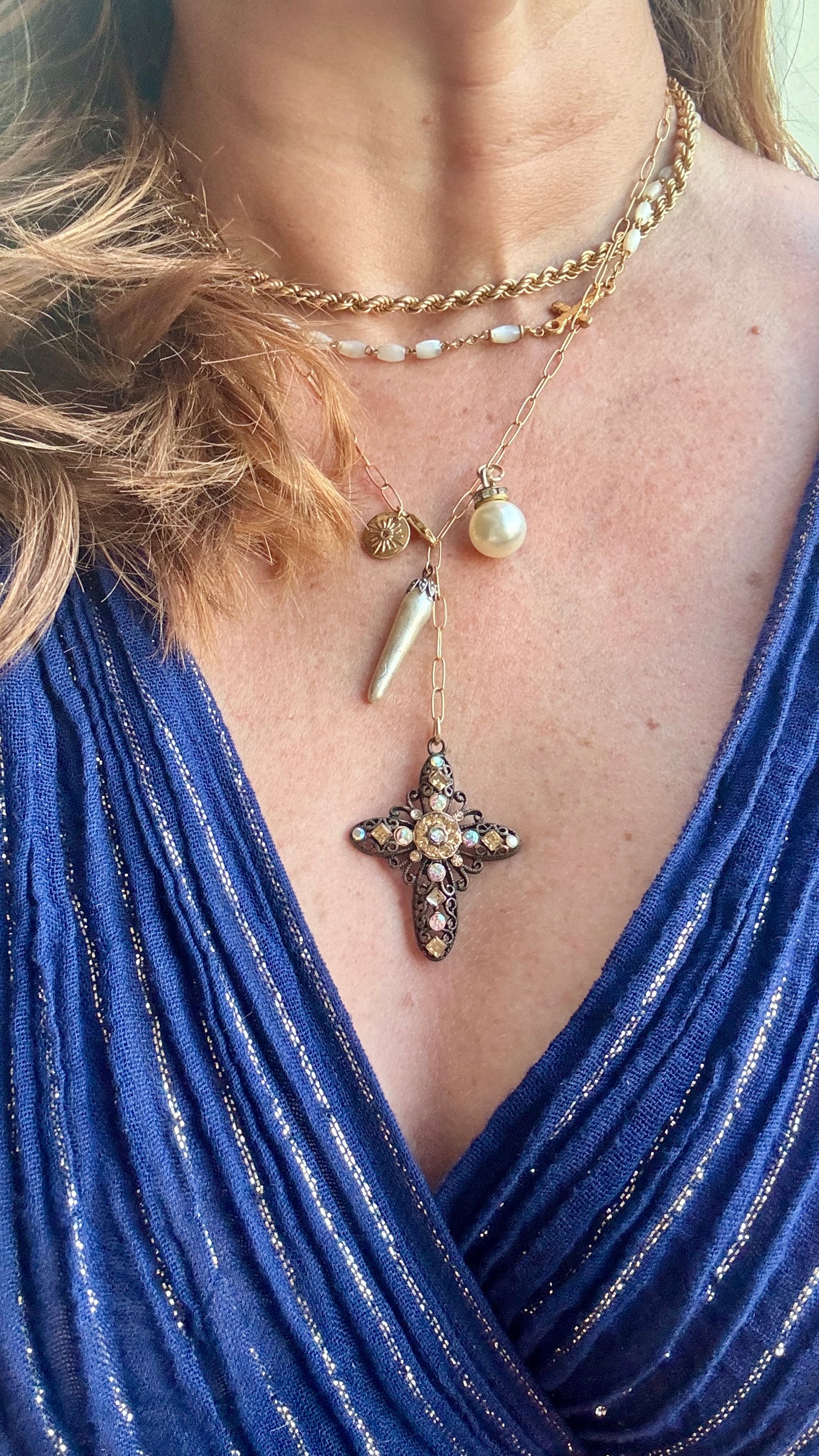 Collier lasso croix et perles - blissparis