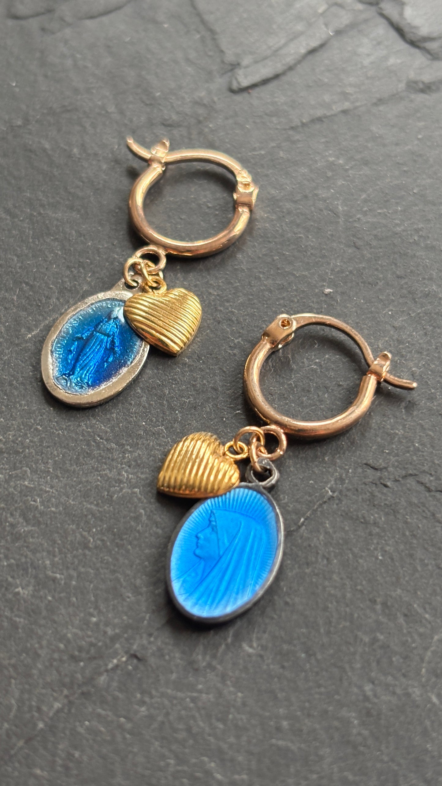 Mini créoles en goldfilled, cœur et médailles