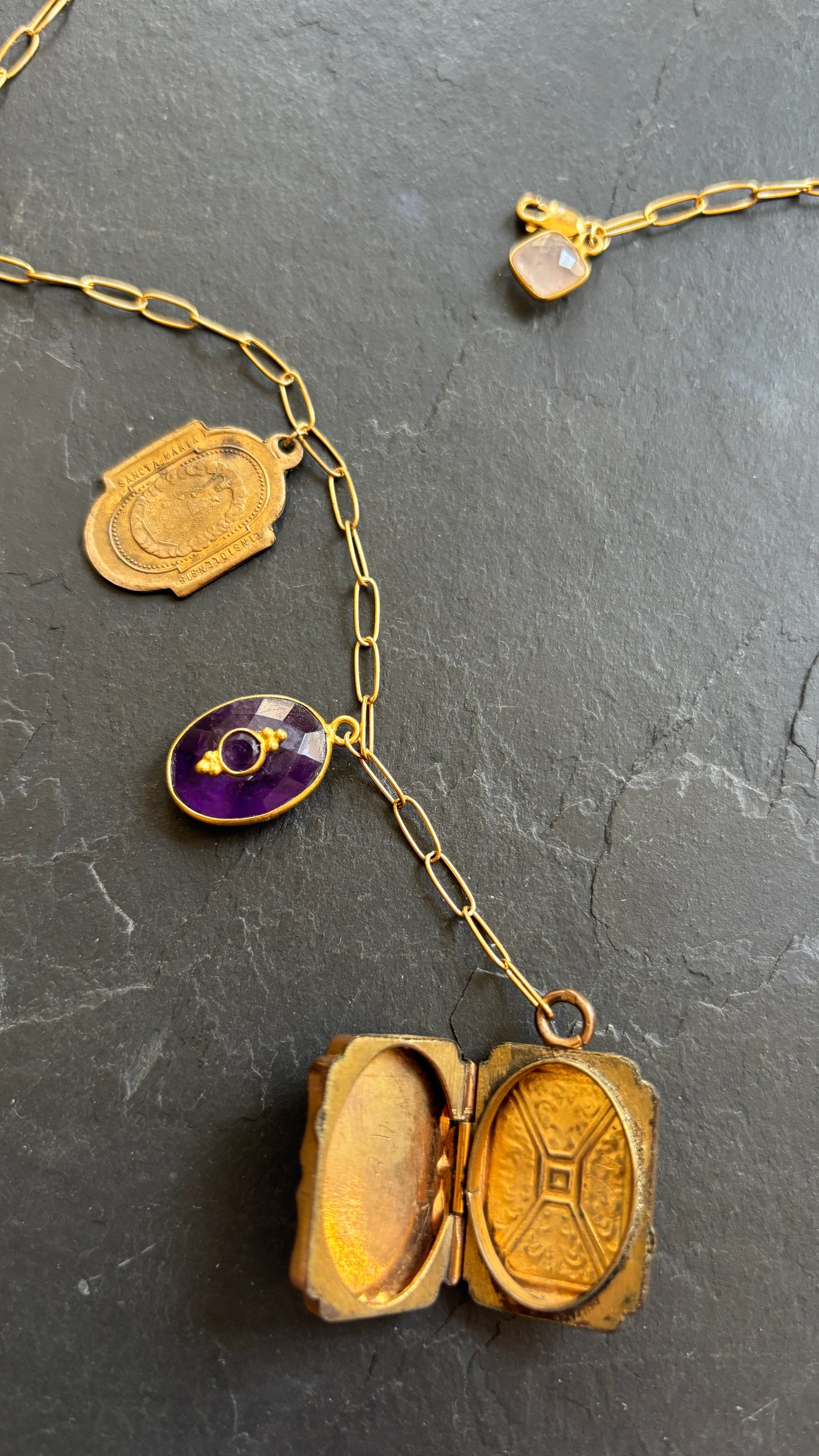 Collier lasso , Améthyste et médaillon à secret ancien - blissparis