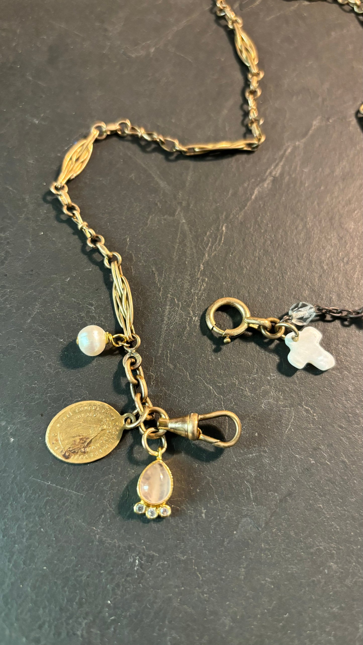 Collier chaîne filigrane, quartz et médaille ancienne - blissparis