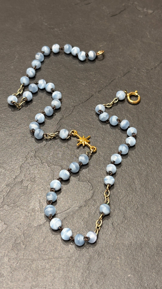 Collier chapelet bleu pale et étoile plaquée or