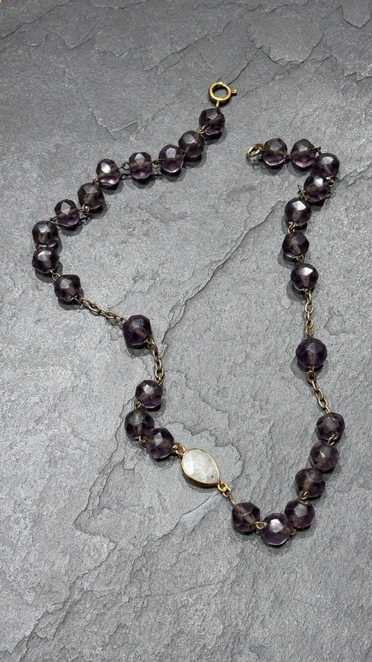 Collier chapelet en perles de verre mat violettes et Pierre de Lune