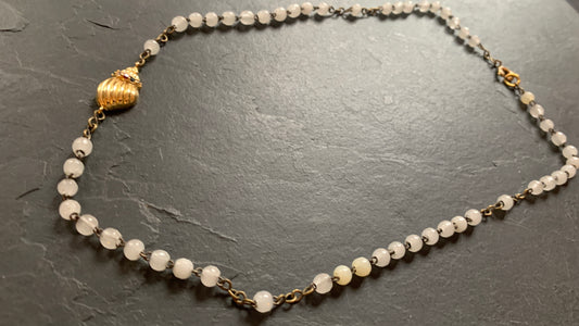 Collier chapelet blanc et coquillage - blissparis