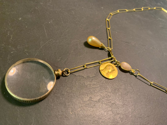 Collier loupe ancienne, médaille de la Vierge et perle - blissparis