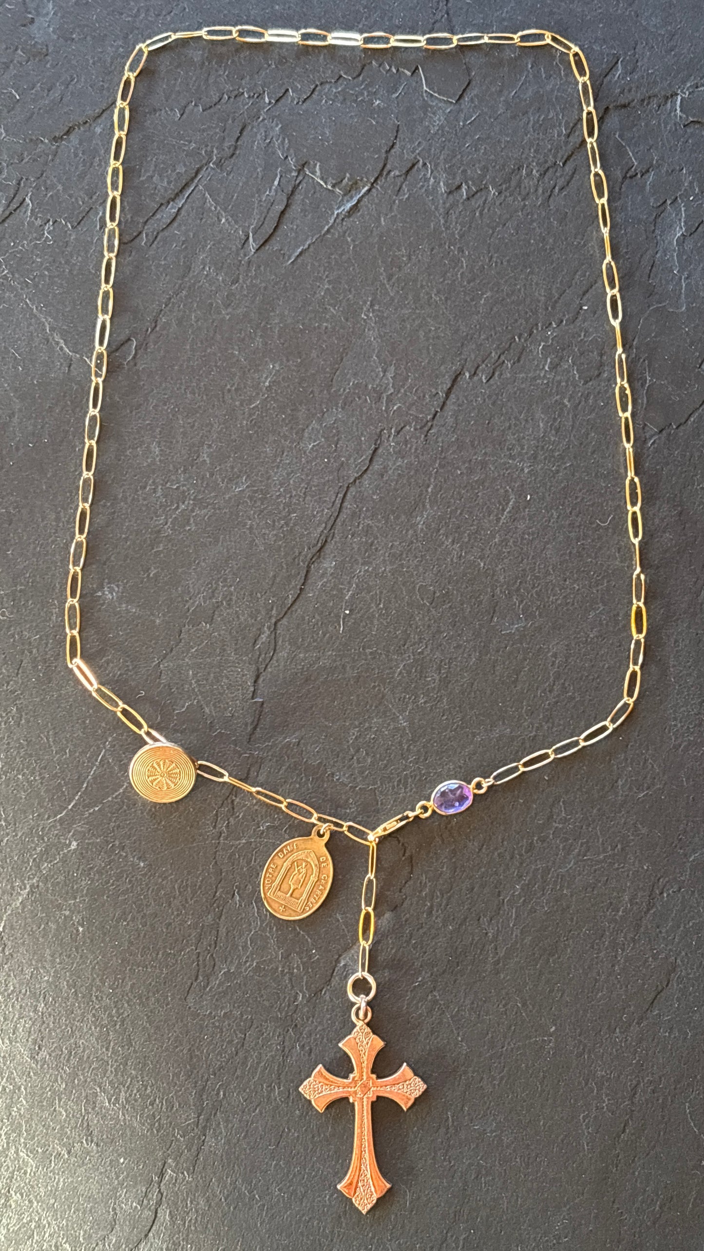 Collier lasso Croix ancienne, médailles et améthyste