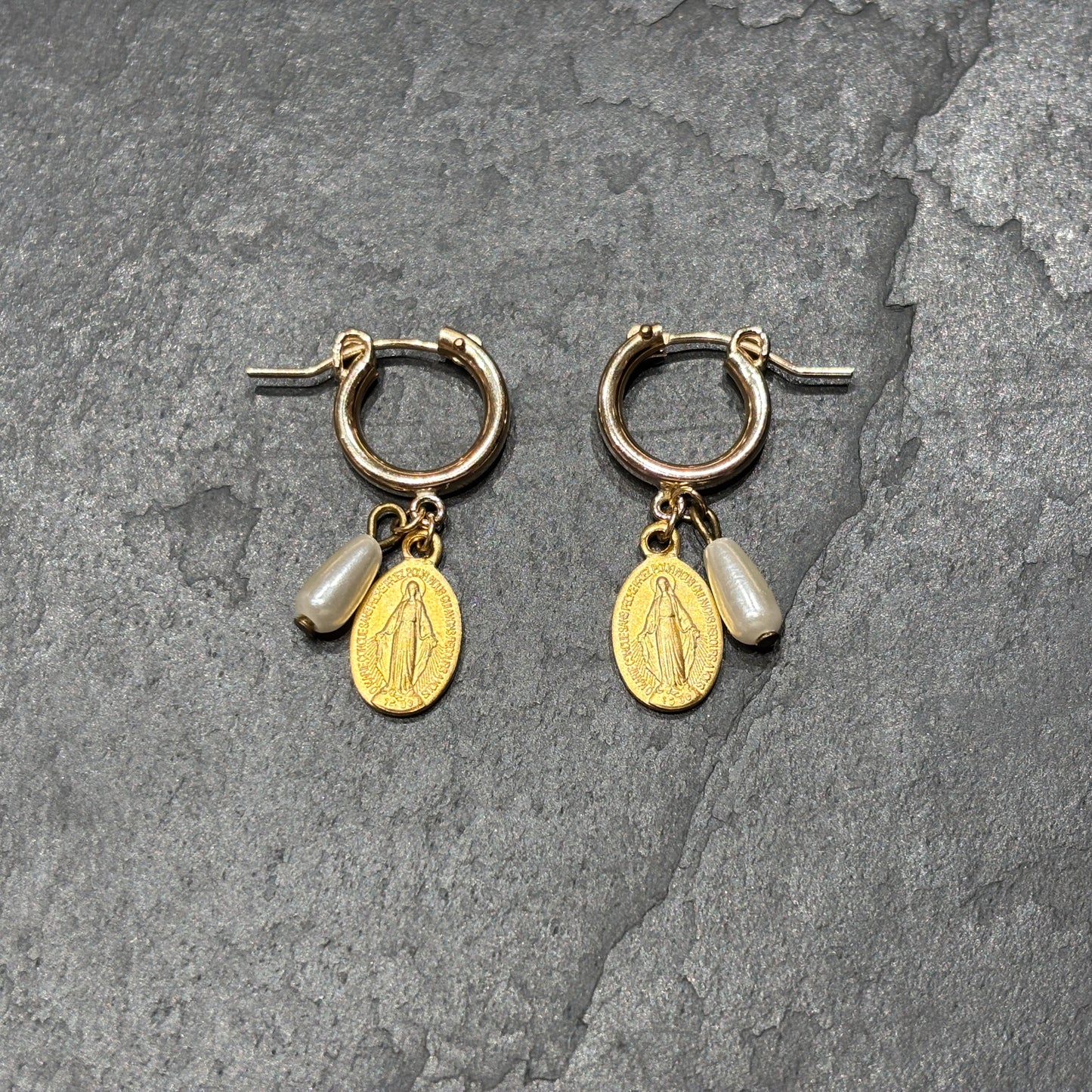 Mini créoles Médaille Miraculeuse et perles fantaisie