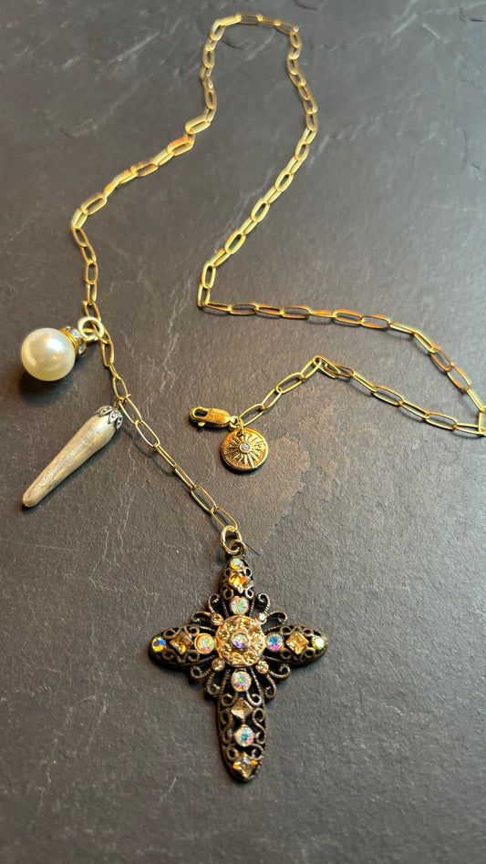 Collier lasso croix et perles - blissparis