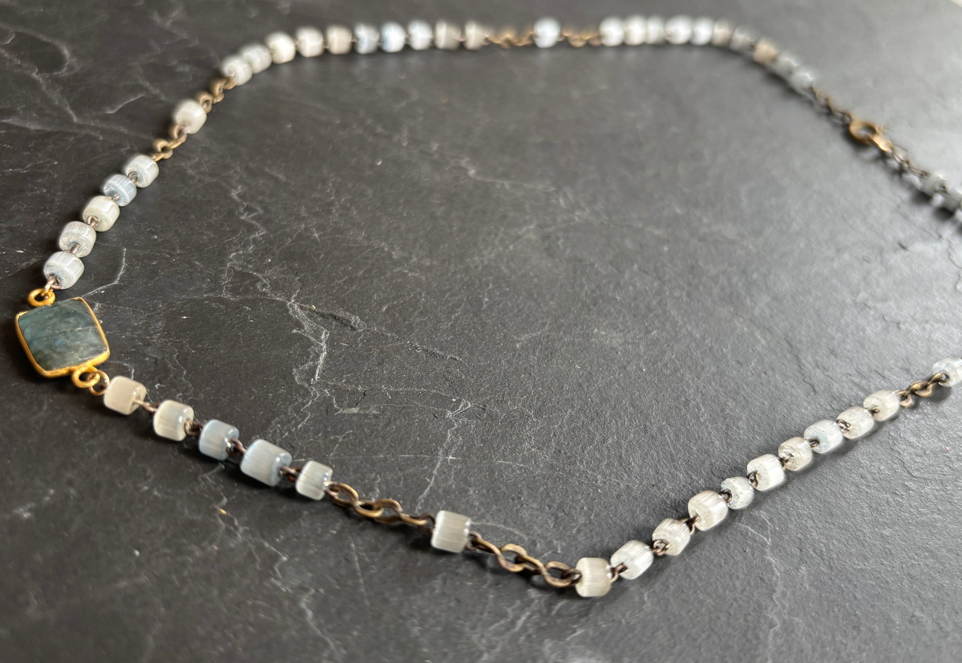 Collier chapelet pâte de verre et labradorite - blissparis