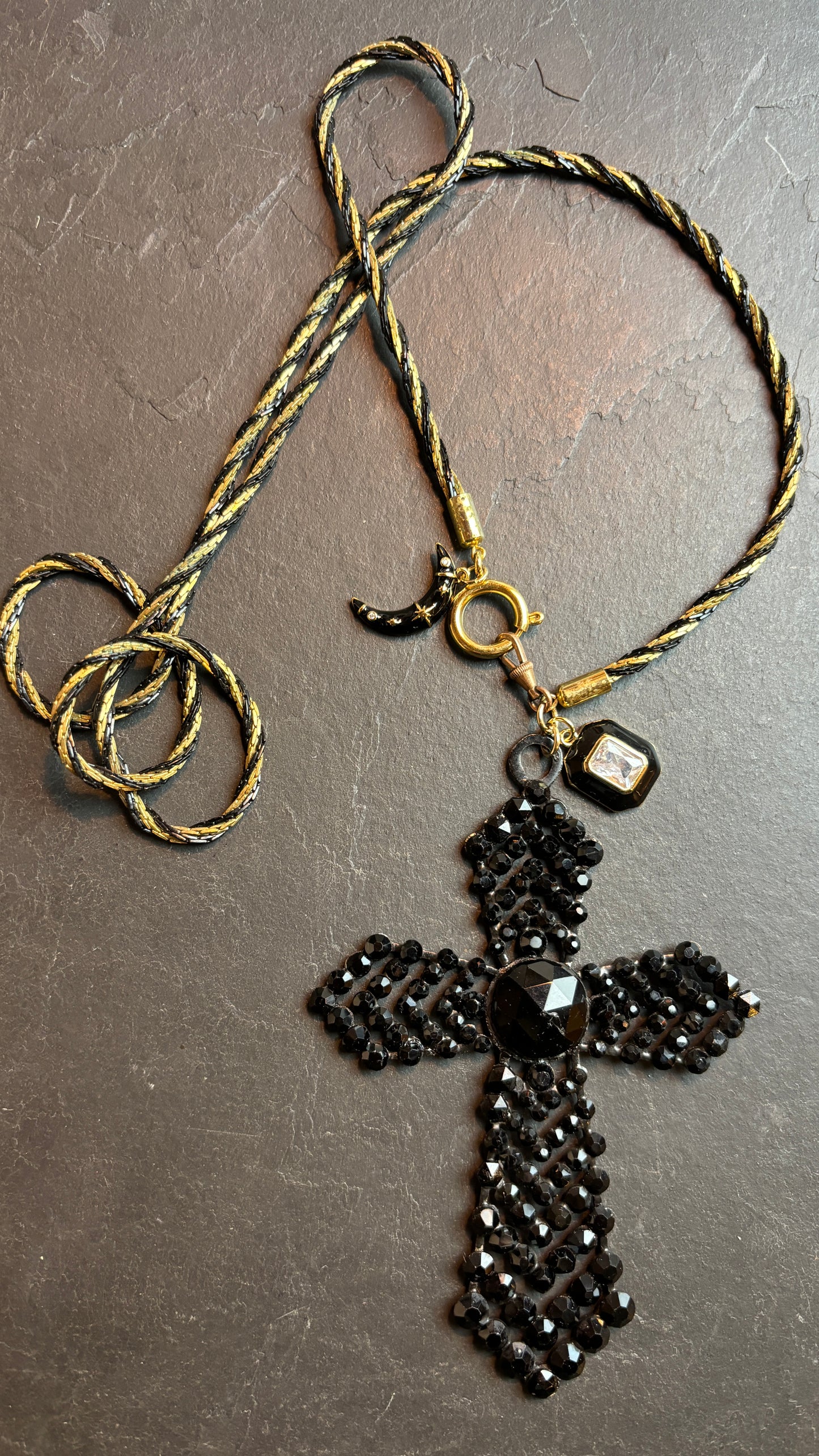 Sautoir croix noire et lune - blissparis