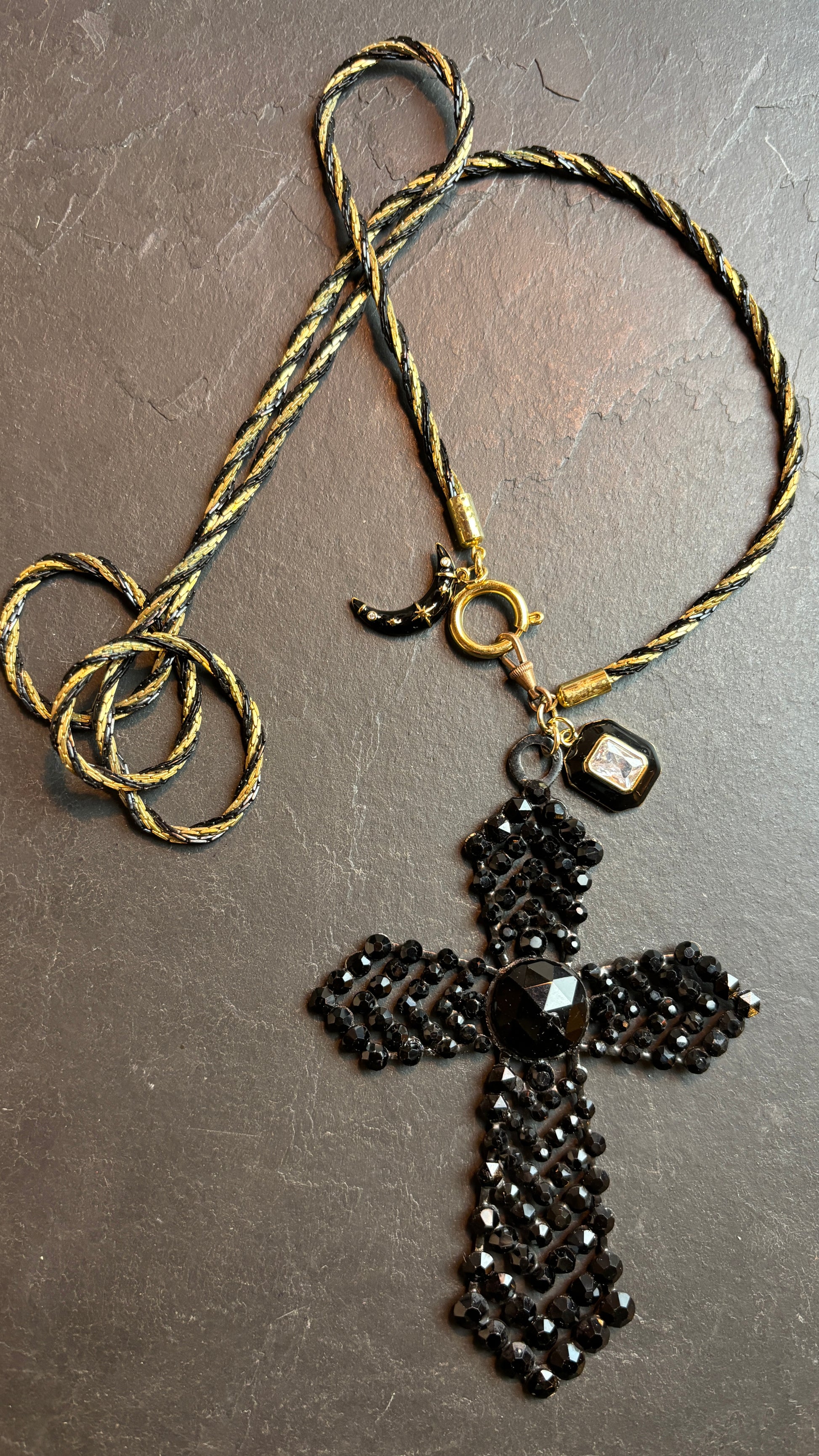 Sautoir croix noire et lune - blissparis